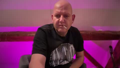 Snapshot of tritonspace chatting on 10-21-25, 05:19 Triton online show from 10-21-25, 05:19