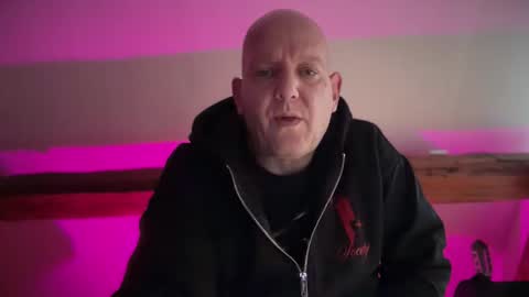 Snapshot of tritonspace chatting on 11-21-25, 12:15 Triton online show from 11-21-25, 12:15