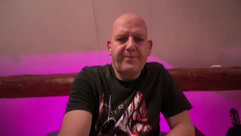 Snapshot of tritonspace chatting on 11-30-25, 01:09 Triton online show from 11-30-25, 01:09