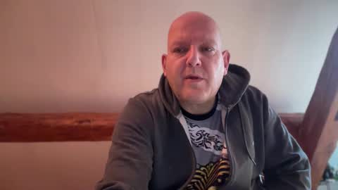 Snapshot of tritonspace chatting on 02-03-26, 09:36 Triton online show from 02-03-26, 09:36