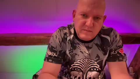 Snapshot of tritonspace chatting on 04-18-26, 07:58 Triton online show from 04-18-26, 07:58