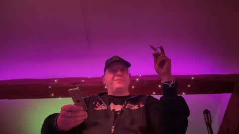 Snapshot of tritonspace chatting on 04-22-26, 10:33 Triton online show from 04-22-26, 10:33