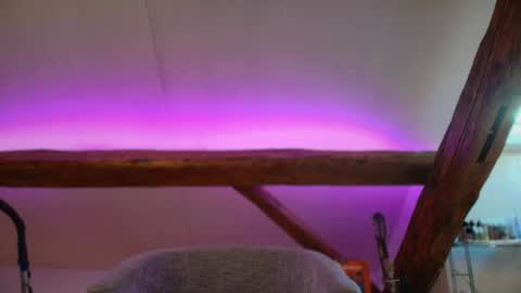 Snapshot of tritonspace chatting on 04-27-26, 12:36 Triton online show from 04-27-26, 12:36