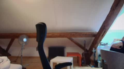 Snapshot of tritonspace chatting on 05-04-26, 12:45 Triton online show from 05-04-26, 12:45