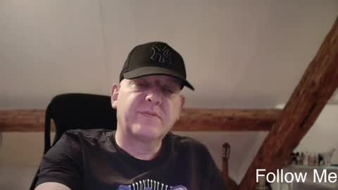 Snapshot of tritonspace chatting on 05-10-26, 10:59 Triton online show from 05-10-26, 10:59