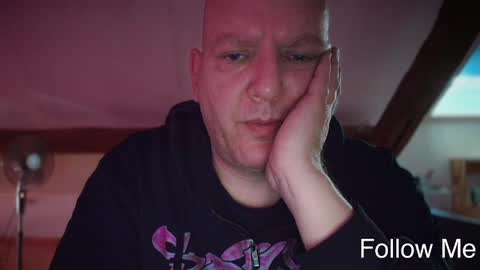 Snapshot of tritonspace chatting on 05-17-26, 03:52 Triton online show from 05-17-26, 03:52