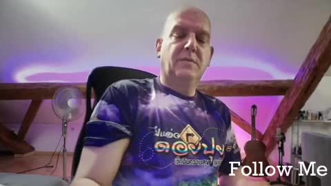 Snapshot of tritonspace chatting on 05-18-26, 03:57 Triton online show from 05-18-26, 03:57