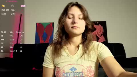 Snapshot of trixibell chatting on 10-18-25, 04:15 trixibell online show from 10-18-25, 04:15