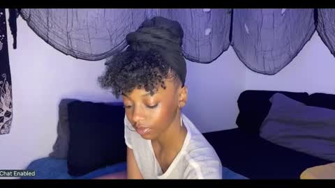 Snapshot of trixie_luv chatting on 09-18-25, 12:40 trixie_luv online show from 09-18-25, 12:40