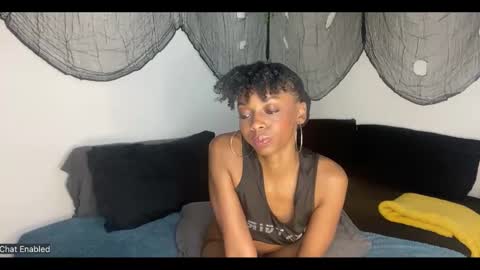 Snapshot of trixie_luv chatting on 09-21-25, 04:19 trixie_luv online show from 09-21-25, 04:19