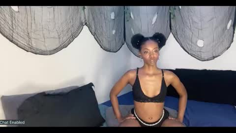 Snapshot of trixie_luv chatting on 10-07-25, 02:03 trixie_luv online show from 10-07-25, 02:03