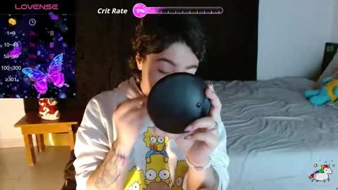 Snapshot of trixie_tangg chatting on 11-24-25, 04:12 Kitty online show from 11-24-25, 04:12