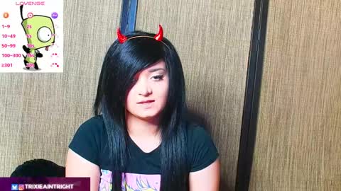 Snapshot of trixiedoescamcam chatting on 10-04-25, 10:08 trixiedoescamcam online show from 10-04-25, 10:08