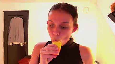 Snapshot of trixx_01 chatting on 10-08-25, 05:49 trixx_01 online show from 10-08-25, 05:49