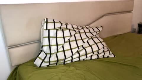 Snapshot of troncq chatting on 11-25-25, 02:06 Troncq online show from 11-25-25, 02:06