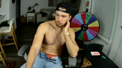 Snapshot of troy_greenxo chatting on 05-31-26, 02:42 Troy Green online show from 05-31-26, 02:42