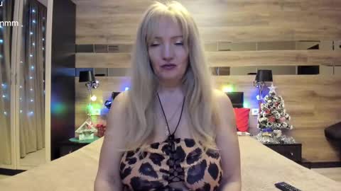 Snapshot of truefoxyyy chatting on 01-29-25, 03:37 Fox online show from 01-29-25, 03:37