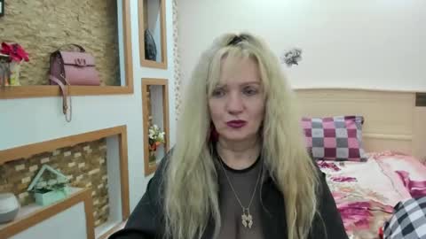 Snapshot of truefoxyyy chatting on 03-09-25, 06:54 Fox online show from 03-09-25, 06:54