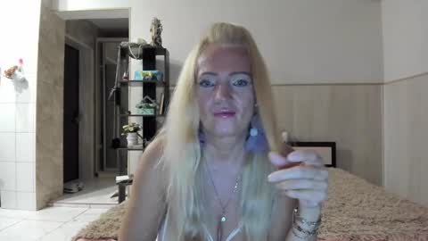 Snapshot of truefoxyyy chatting on 09-24-25, 04:54 Fox online show from 09-24-25, 04:54