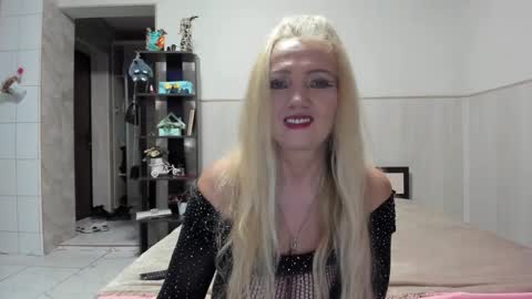 Snapshot of truefoxyyy chatting on 10-05-25, 04:38 Fox online show from 10-05-25, 04:38