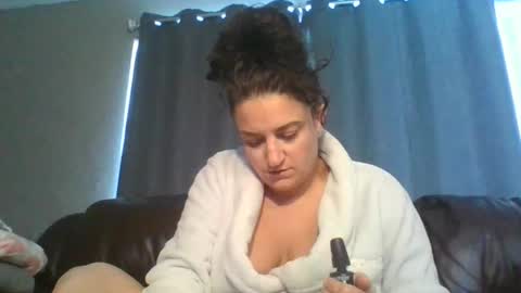 Snapshot of truemilfbella chatting on 02-19-25, 02:34 Nextdoor Bella online show from 02-19-25, 02:34