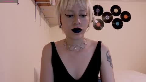 Cait online show from 10-11-25, 09:02