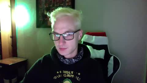 Snapshot of trystoph chatting on 12-19-24, 08:02 Treistoph online show from 12-19-24, 08:02