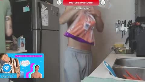 Snapshot of trystoph chatting on 10-14-25, 12:17 Treistoph online show from 10-14-25, 12:17