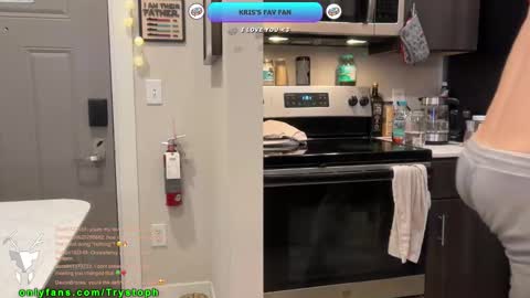 Snapshot of trystoph chatting on 11-06-25, 04:52 Treistoph online show from 11-06-25, 04:52