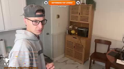 Snapshot of trystoph chatting on 11-16-25, 01:49 Treistoph online show from 11-16-25, 01:49