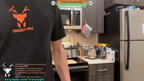 Snapshot of trystoph chatting on 11-28-25, 01:47 Treistoph online show from 11-28-25, 01:47