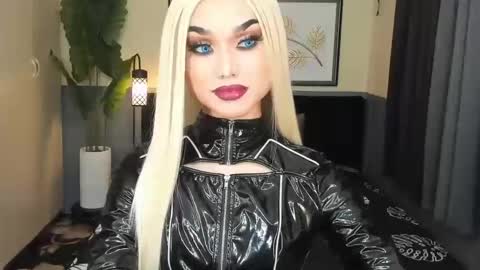 Snapshot of ts_elijah chatting on 01-20-25, 03:28 Saskia online show from 01-20-25, 03:28