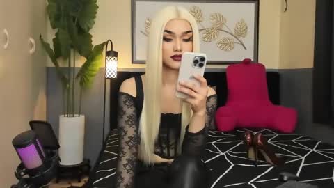 Snapshot of ts_elijah chatting on 02-07-25, 05:41 Saskia online show from 02-07-25, 05:41