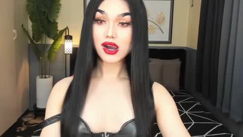 Snapshot of ts_elijah chatting on 02-15-25, 08:22 Saskia online show from 02-15-25, 08:22