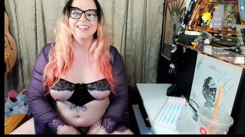 Snapshot of tscammy chatting on 12-28-24, 05:23 Tscammy online show from 12-28-24, 05:23