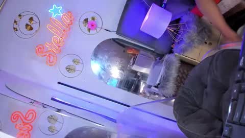   Stella Hanlon    - - online show from 01-23-25, 05:45