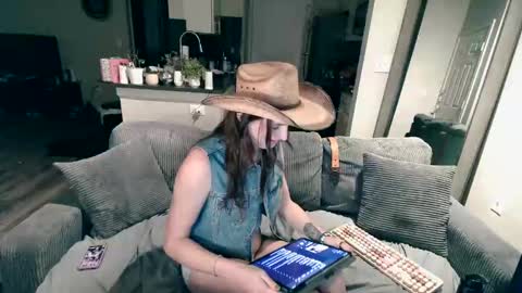 Snapshot of tslovelace chatting on 10-08-25, 01:36 tslovelace online show from 10-08-25, 01:36