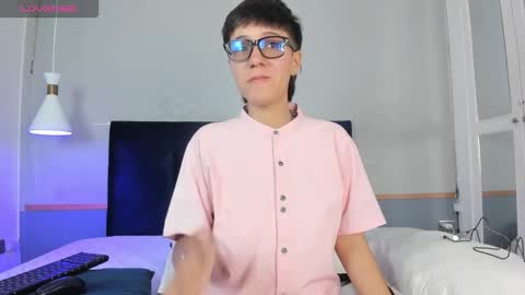 Snapshot of tsuki_maru chatting on 11-10-25, 09:36 Maru online show from 11-10-25, 09:36