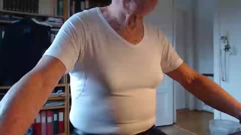 Snapshot of tubaist chatting on 02-05-25, 09:15 FINN but call me NANNA online show from 02-05-25, 09:15