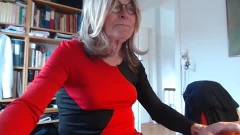 Snapshot of tubaist chatting on 11-05-25, 08:58 FINN but call me NANNA online show from 11-05-25, 08:58