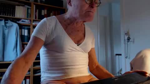 Snapshot of tubaist chatting on 12-02-25, 12:54 FINN but call me NANNA online show from 12-02-25, 12:54