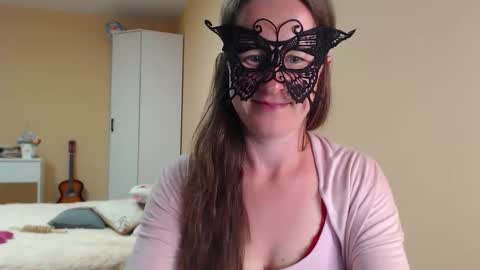 Snapshot of tukutie chatting on 06-10-26, 07:35 Milli online show from 06-10-26, 07:35