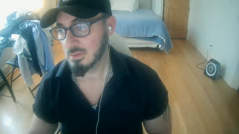 Snapshot of tuscan_taurus chatting on 11-20-25, 02:06 tuscan_taurus online show from 11-20-25, 02:06