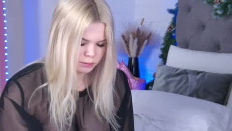 Snapshot of tweety_pie_ chatting on 01-07-25, 01:06 Hallie online show from 01-07-25, 01:06