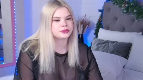 Snapshot of tweety_pie_ chatting on 01-08-25, 01:11 Hallie online show from 01-08-25, 01:11