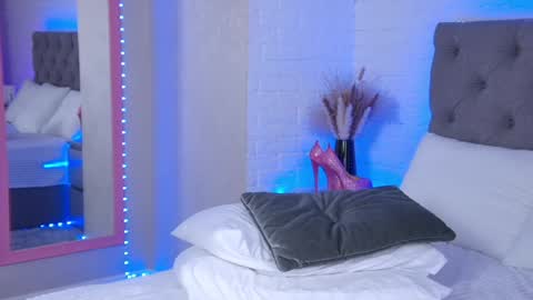 Snapshot of tweety_pie_ chatting on 01-16-25, 01:27 Hallie online show from 01-16-25, 01:27