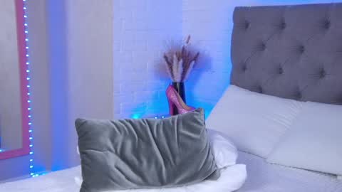 Snapshot of tweety_pie_ chatting on 01-18-25, 05:10 Hallie online show from 01-18-25, 05:10