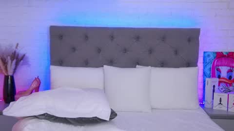 Snapshot of tweety_pie_ chatting on 03-01-25, 04:04 Hallie online show from 03-01-25, 04:04