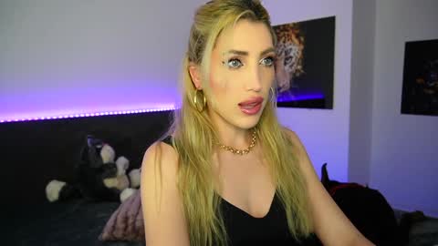 Snapshot of tweety_twist chatting on 01-01-25, 07:21 MayCarrey online show from 01-01-25, 07:21