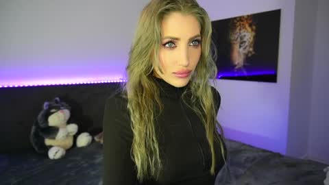 Snapshot of tweety_twist chatting on 01-15-25, 12:19 MayCarrey online show from 01-15-25, 12:19